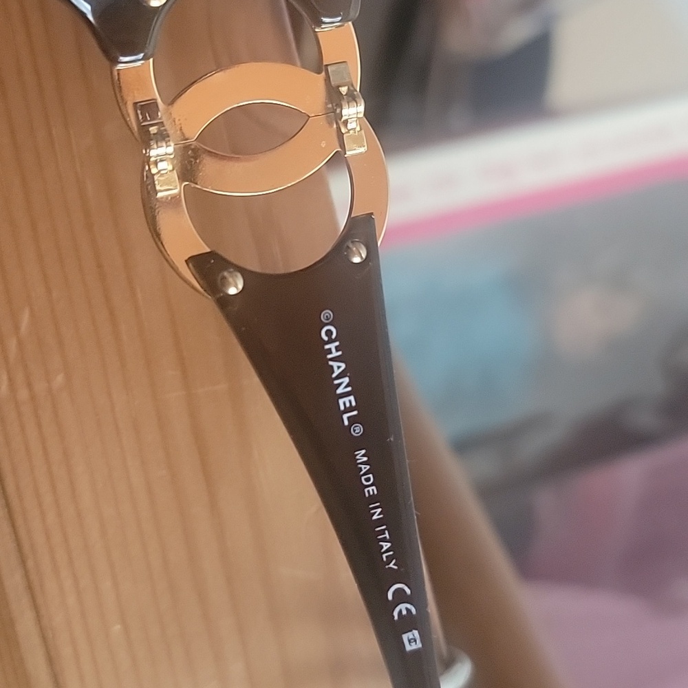 Chanel sunglasses - Picture 7 of 8